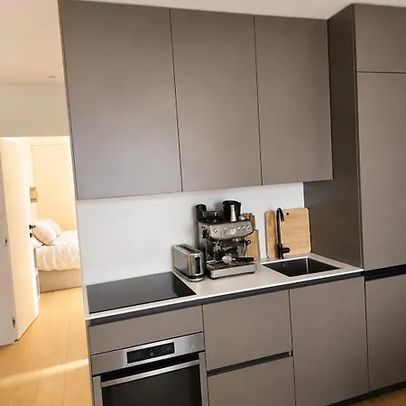 Charming 1-bedroom With Small Terrace, Fully Equipped شقة